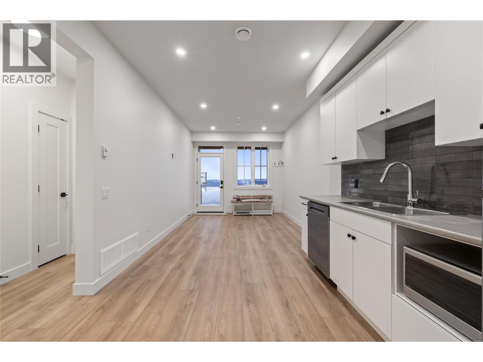 Suite - 255 Feathertop Way Unit# 88, Big White, BC - Indoor Photo Showing Kitchen