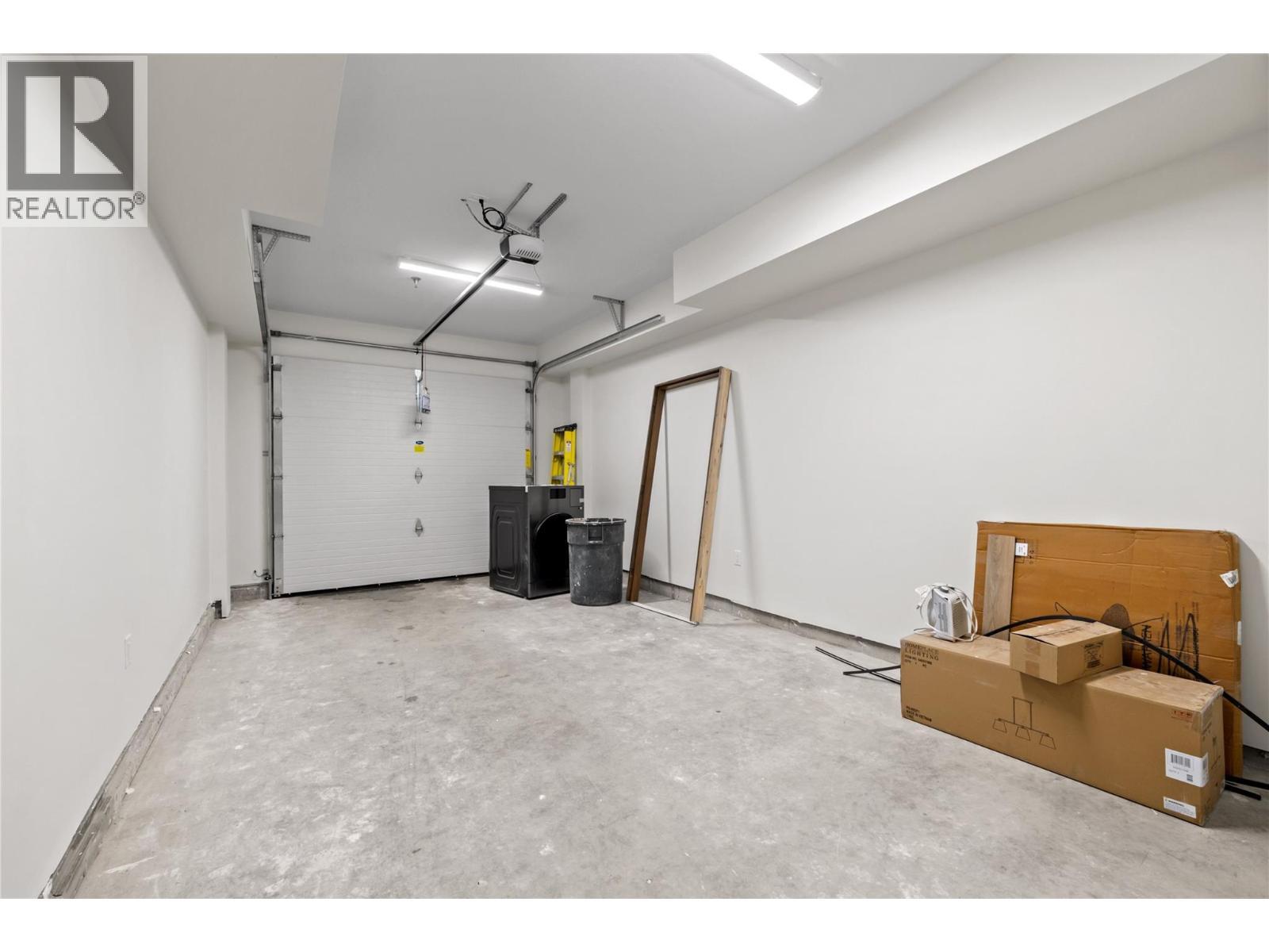 255 Feathertop Way Unit# 88, Big White, BC - Indoor Photo Showing Garage