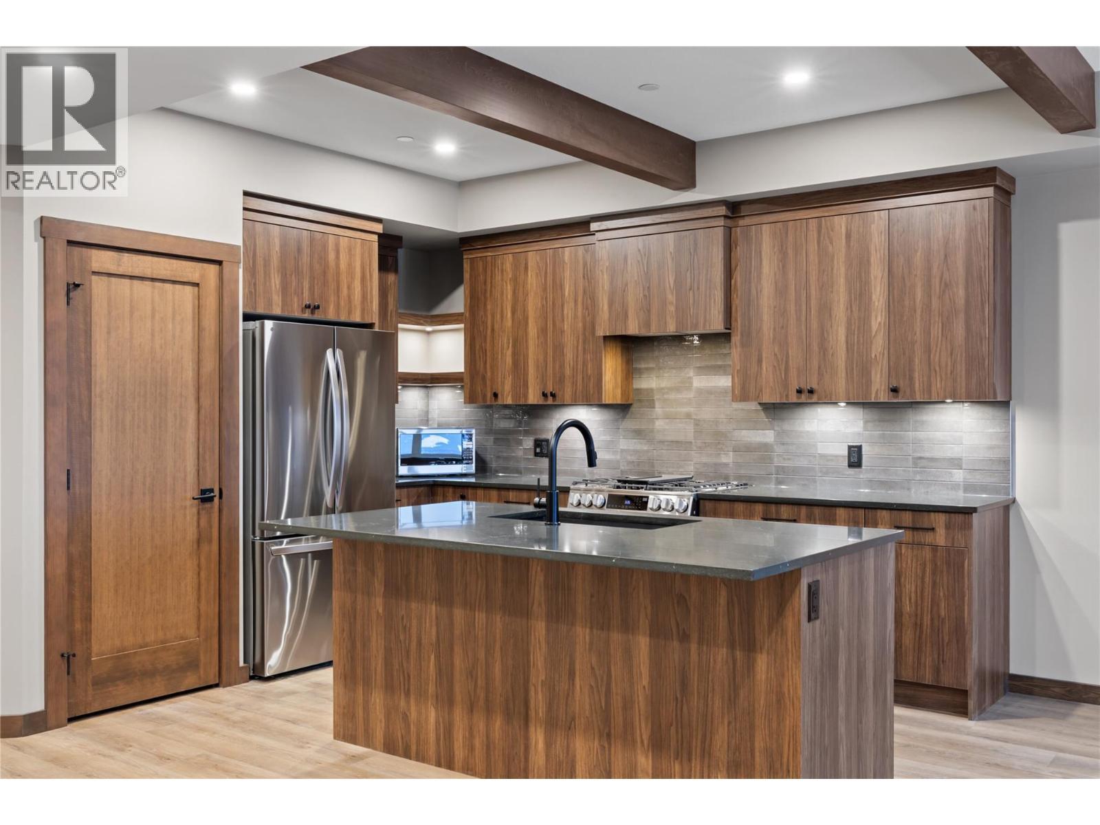 255 Feathertop Way Unit# 88, Big White, BC - Indoor Photo Showing Kitchen