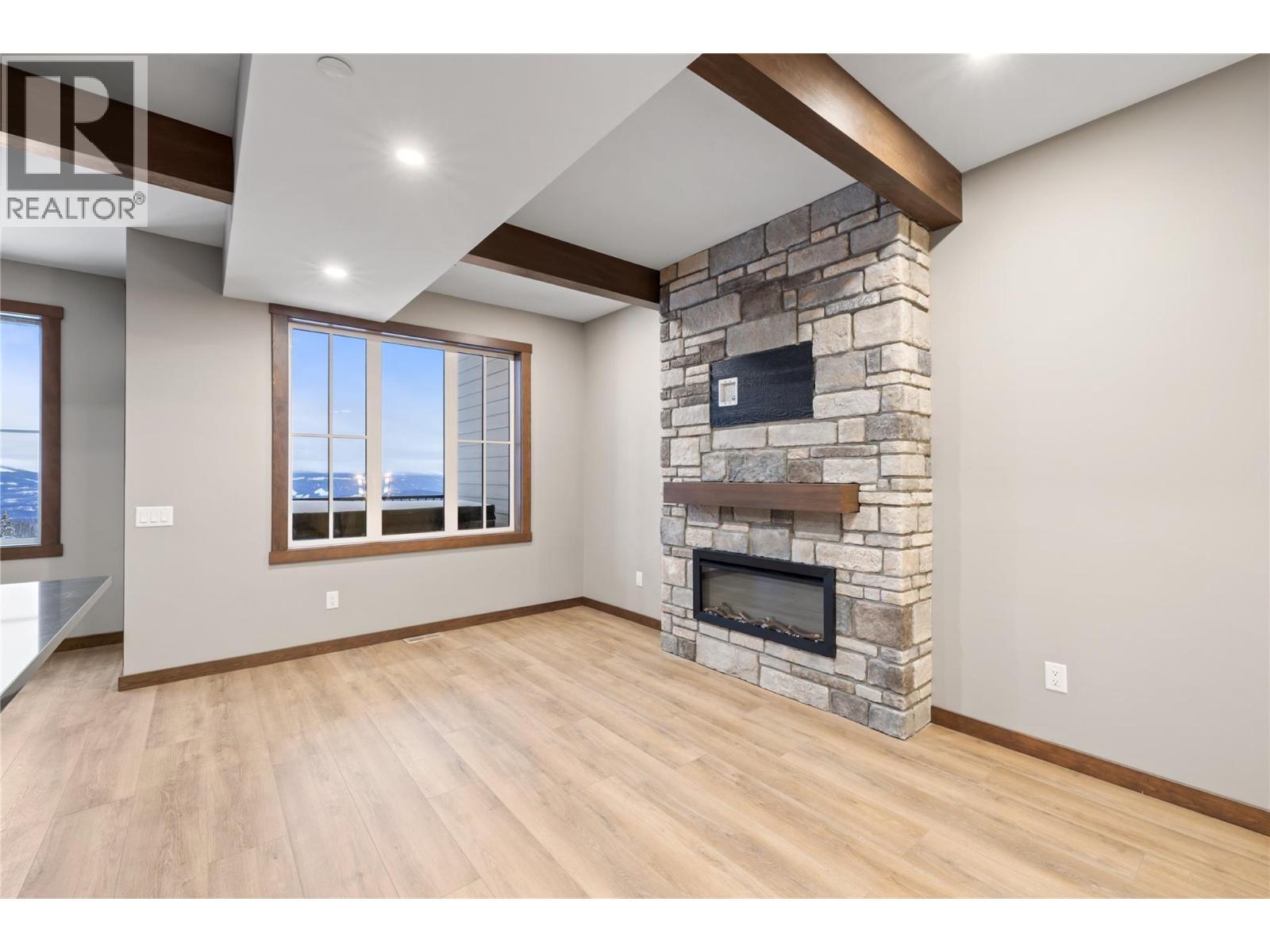 255 Feathertop Way Unit# 88, Big White, BC - Indoor With Fireplace