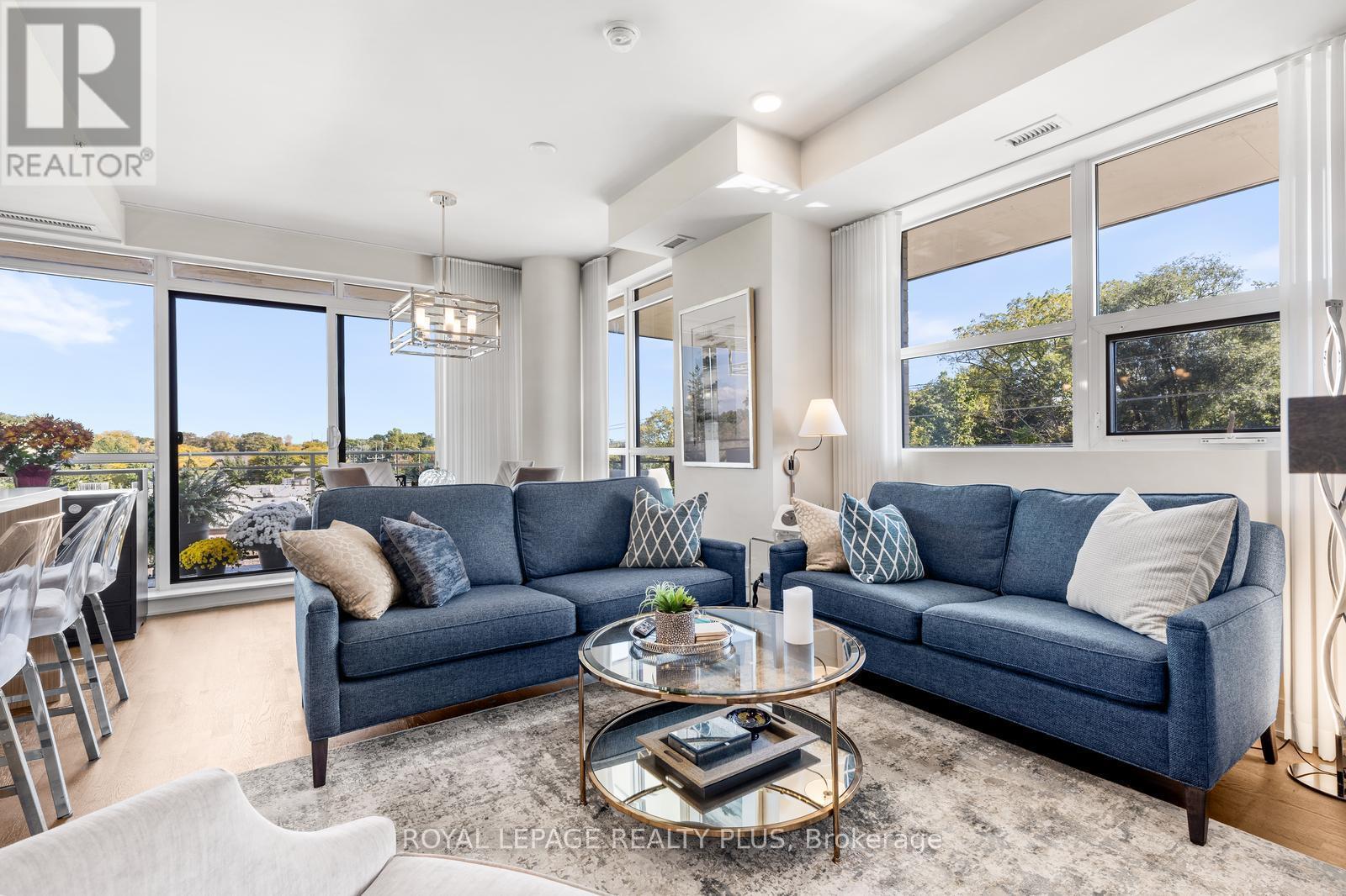 327 - 1575 Lakeshore Road W, Mississauga, ON - Indoor Photo Showing Living Room