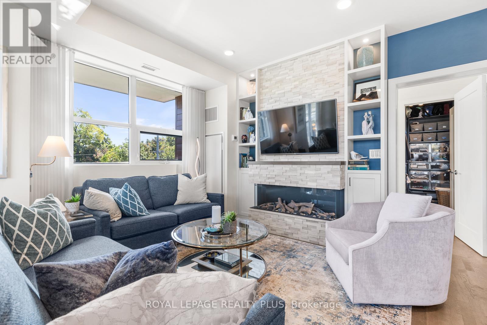 327 - 1575 Lakeshore Road W, Mississauga, ON - Indoor Photo Showing Living Room With Fireplace