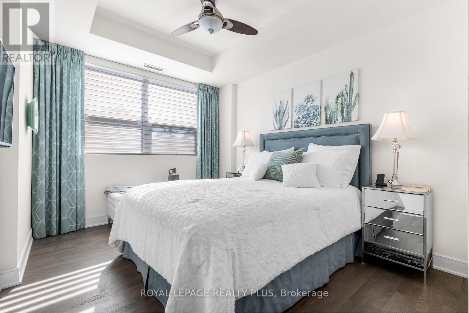 327 - 1575 Lakeshore Road W, Mississauga, ON - Indoor Photo Showing Bedroom