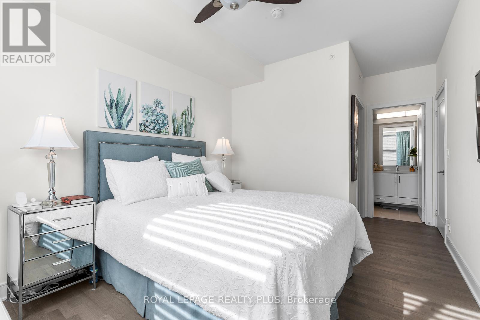 327 - 1575 Lakeshore Road W, Mississauga, ON - Indoor Photo Showing Bedroom