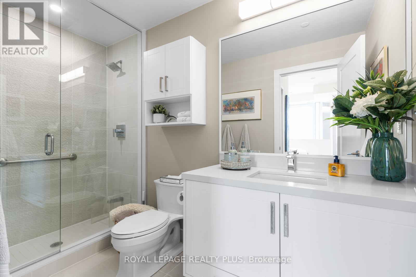 327 - 1575 Lakeshore Road W, Mississauga, ON - Indoor Photo Showing Bathroom