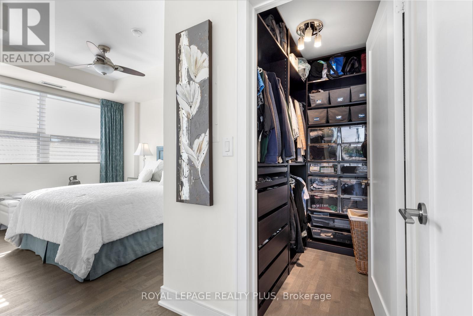 327 - 1575 Lakeshore Road W, Mississauga, ON - Indoor