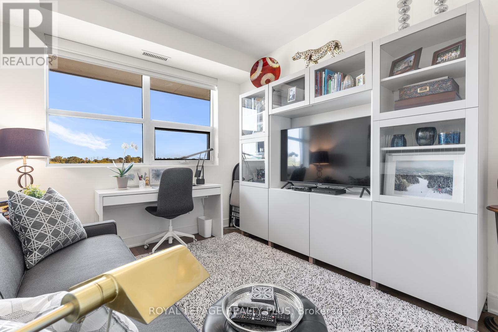 327 - 1575 Lakeshore Road W, Mississauga, ON - Indoor