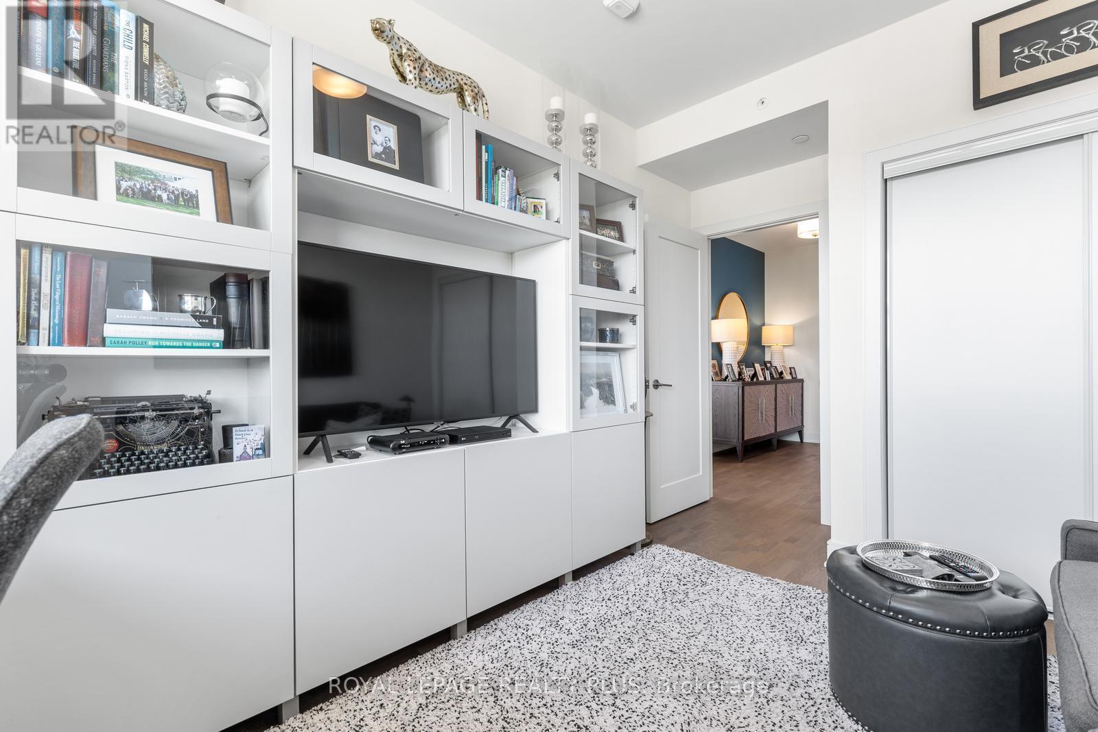 327 - 1575 Lakeshore Road W, Mississauga, ON - Indoor