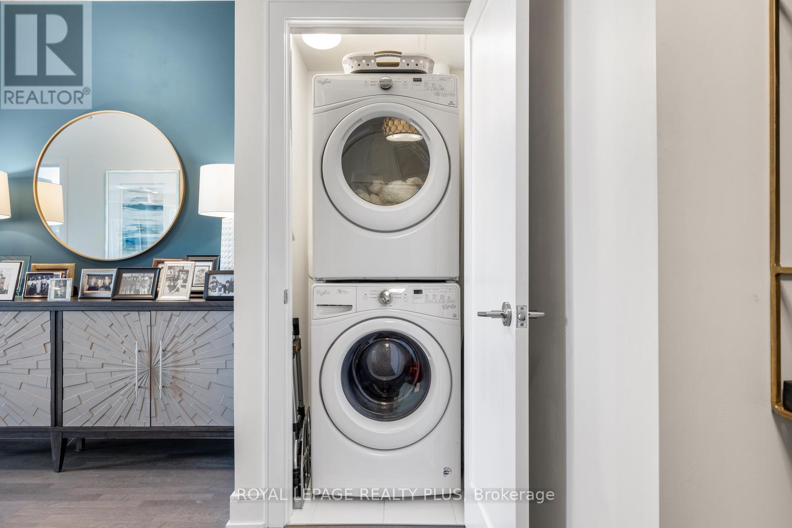 327 - 1575 Lakeshore Road W, Mississauga, ON - Indoor Photo Showing Laundry Room