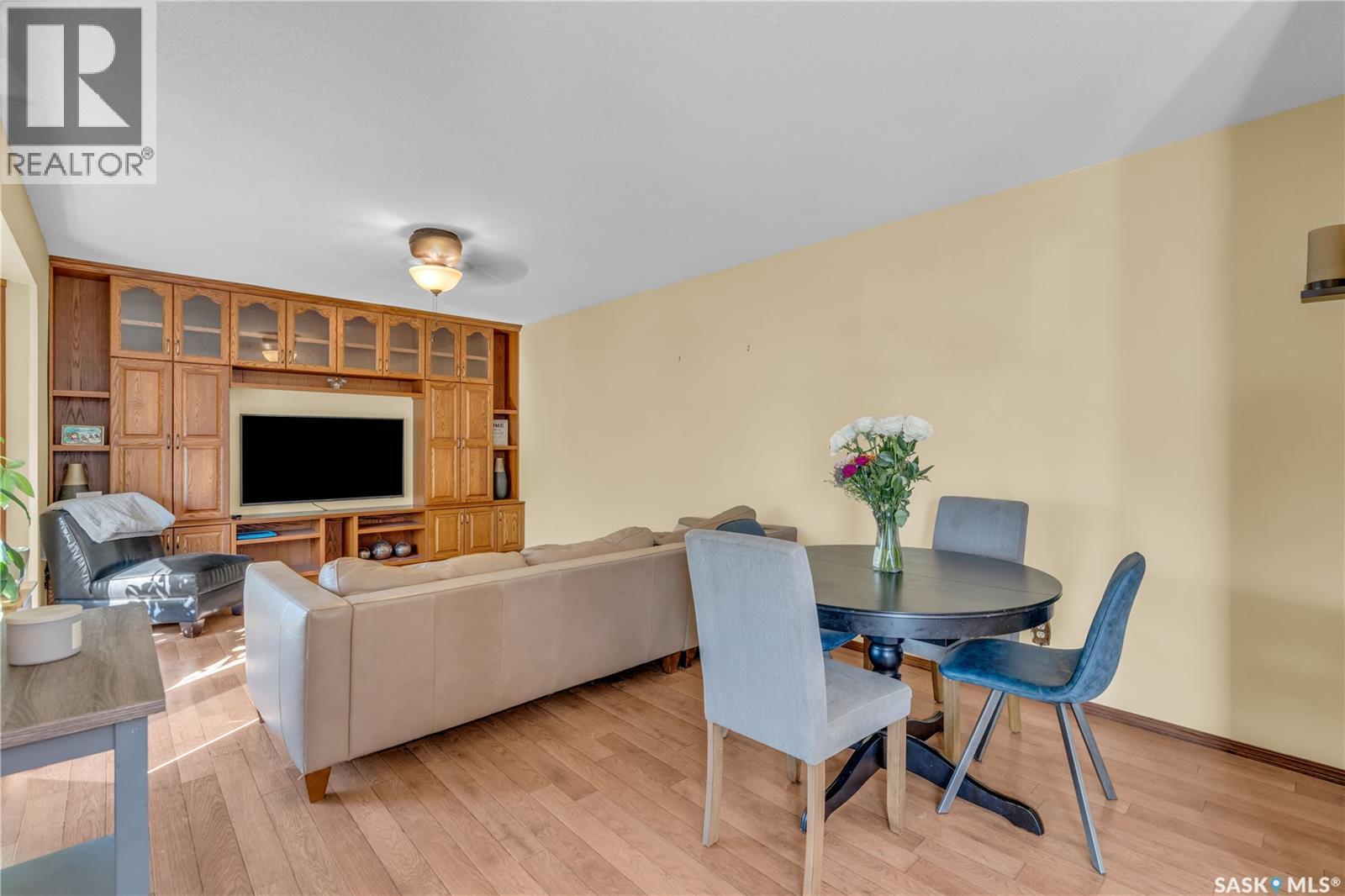 901 Connaught Avenue, Limerick, SK - Indoor With Fireplace