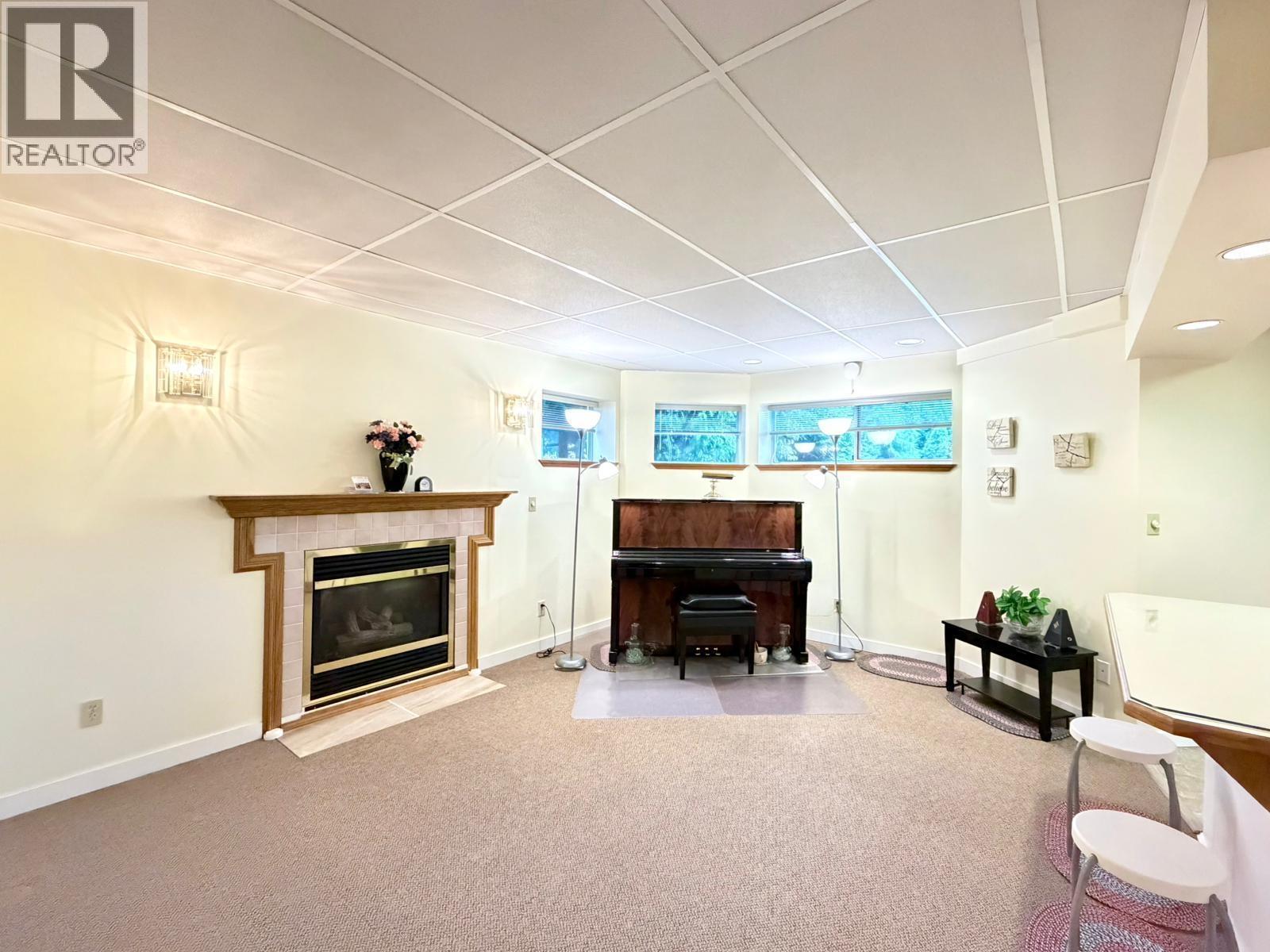 1207 Durant Drive, Coquitlam, BC - Indoor With Fireplace