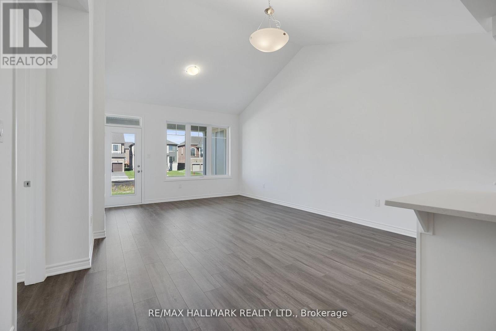 700 Sargeant Place, Innisfil, ON - Indoor Photo Showing Other Room