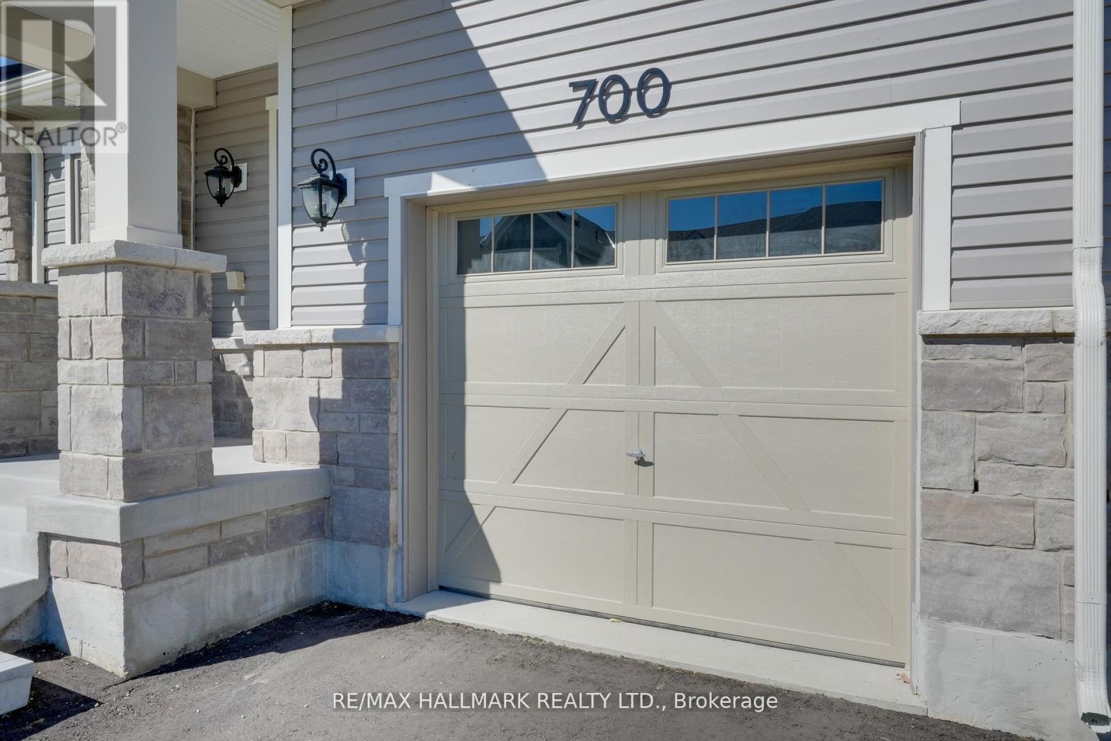 700 Sargeant Place, Innisfil, ON - Outdoor With Exterior