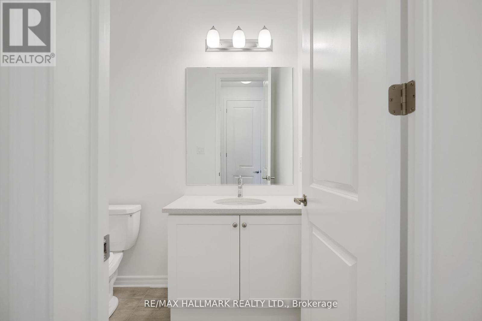 700 Sargeant Place, Innisfil, ON - Indoor Photo Showing Bathroom