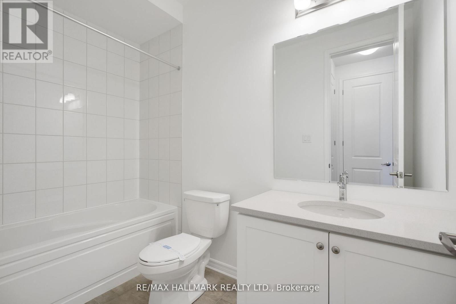 700 Sargeant Place, Innisfil, ON - Indoor Photo Showing Bathroom