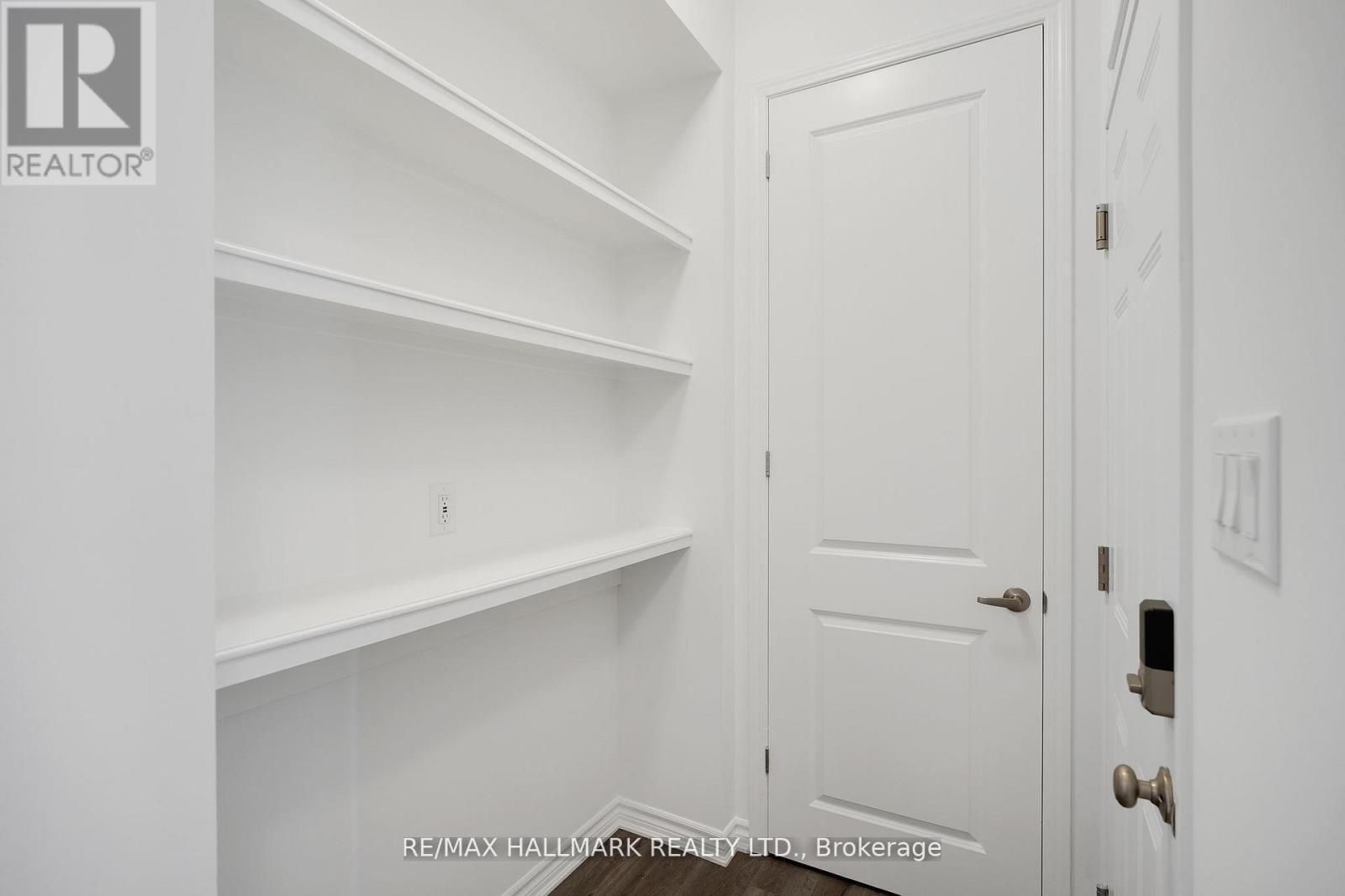 700 Sargeant Place, Innisfil, ON - Indoor