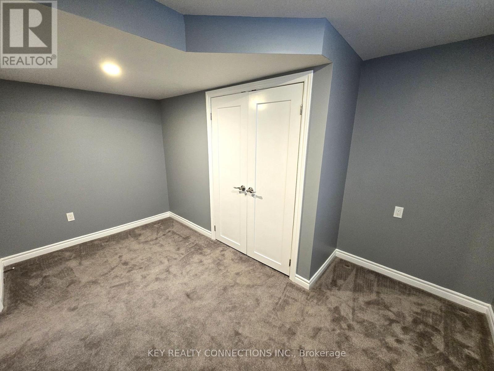 Basement bedroom #2 - 2425 Headon Forest Drive, Burlington, ON - Indoor Photo Showing Other Room