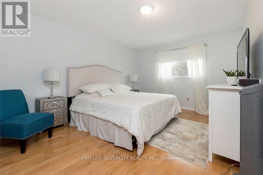 1632 Lewes Way, Mississauga, ON - Indoor Photo Showing Bedroom