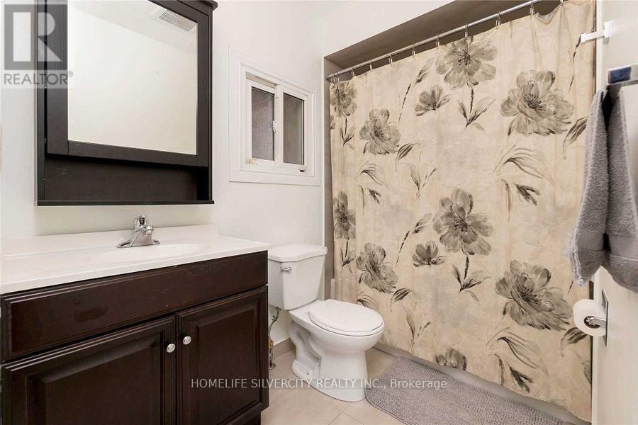 1632 Lewes Way, Mississauga, ON - Indoor Photo Showing Bathroom