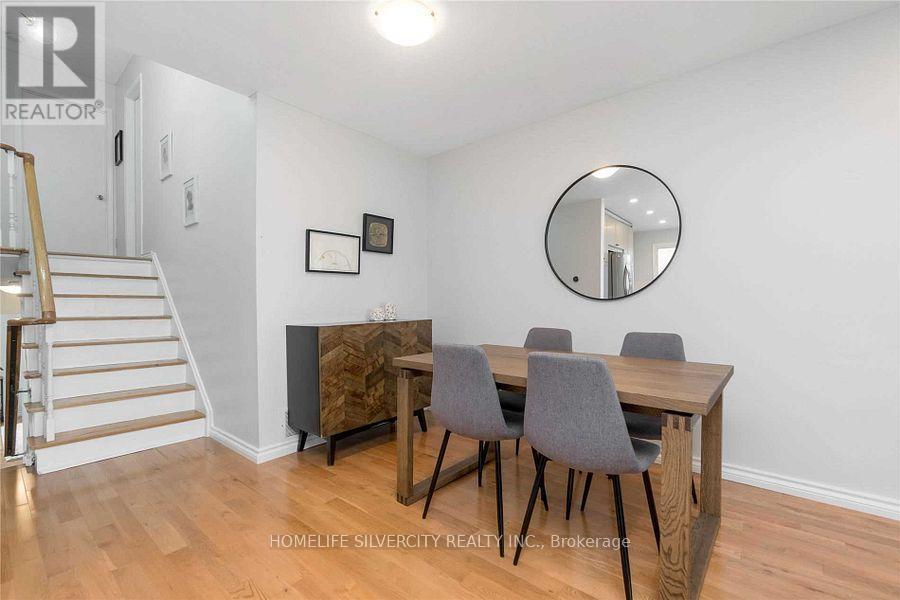 1632 Lewes Way, Mississauga, ON - Indoor Photo Showing Dining Room