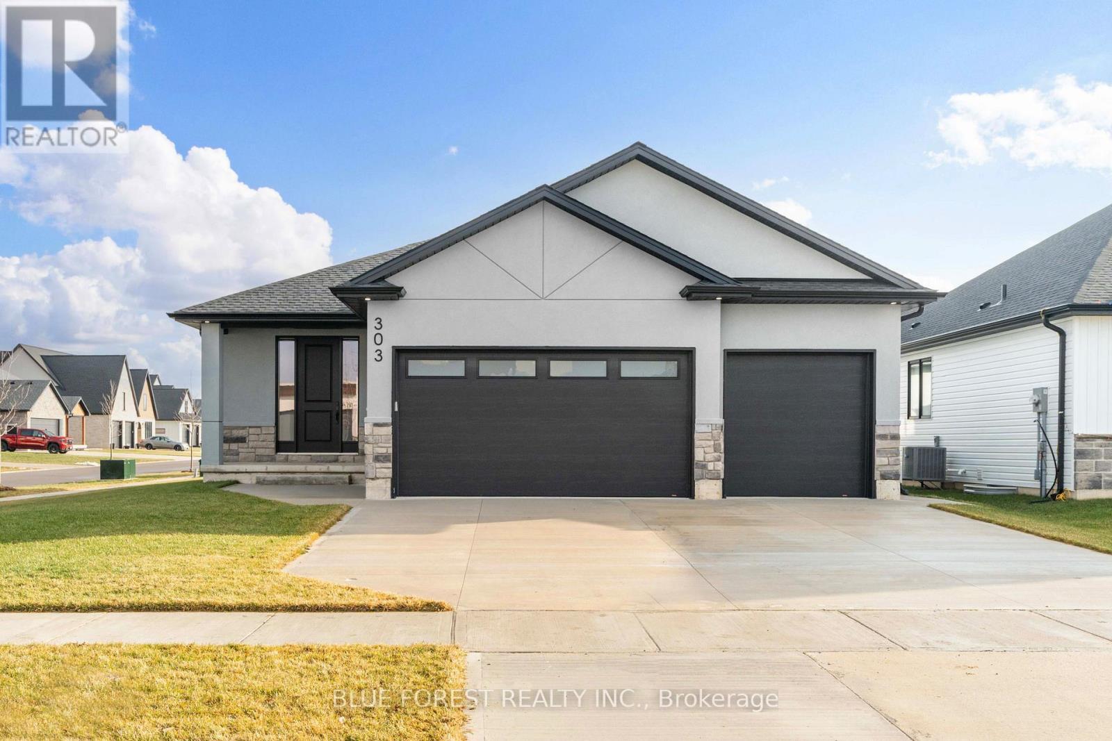 303 Nancy Street, Dutton/Dunwich, ON - Outdoor With Facade