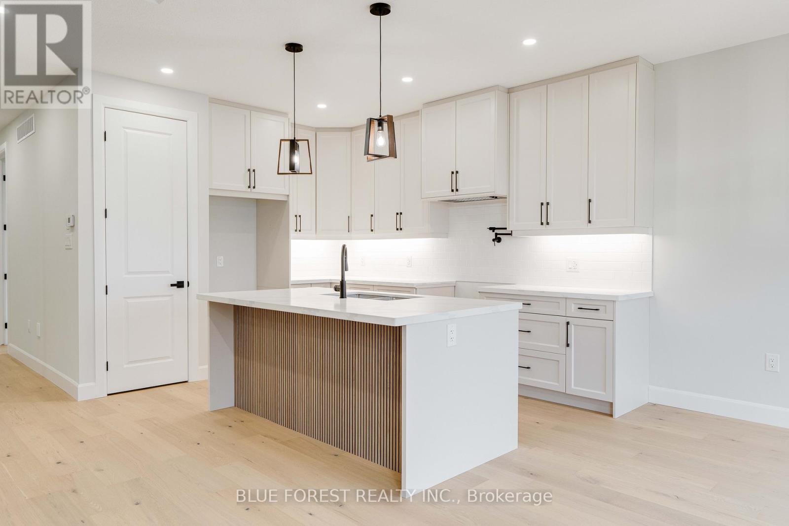 303 Nancy Street, Dutton/Dunwich, ON - Indoor Photo Showing Kitchen