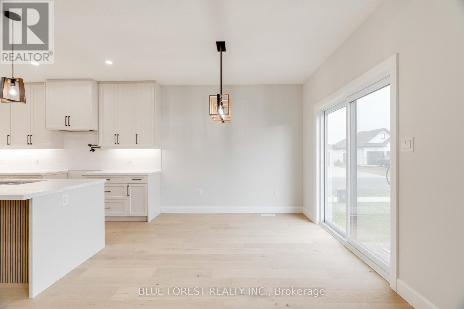 303 Nancy Street, Dutton/Dunwich, ON - Indoor Photo Showing Kitchen