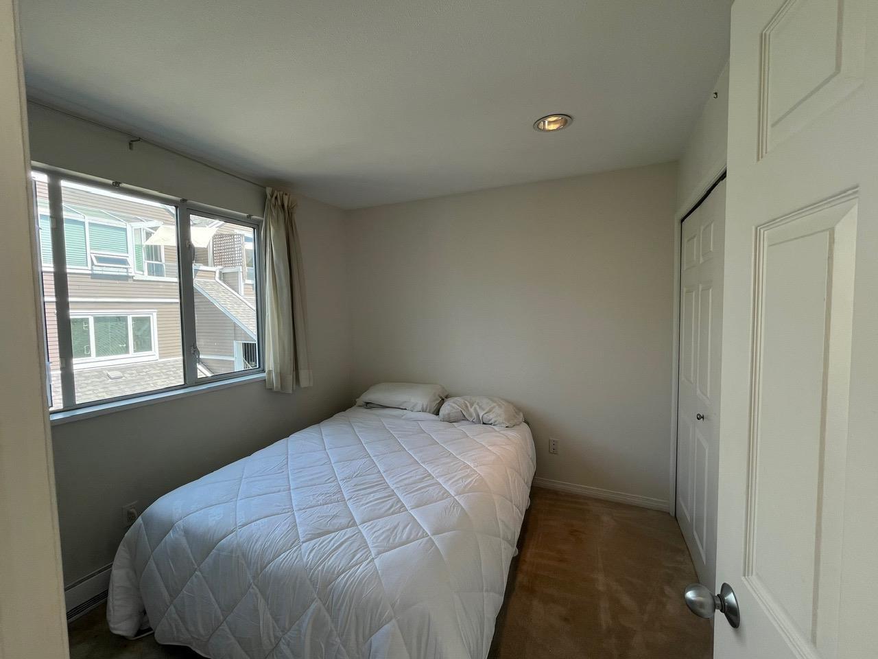 14831 Marine Drive, White Rock, BC - Indoor Photo Showing Bedroom