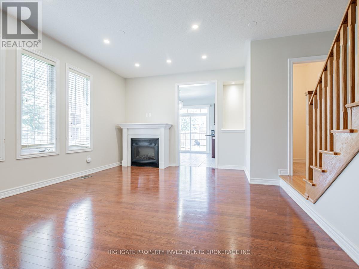 4399 Trail Blazer Way, Mississauga, ON - Indoor Photo Showing Living Room With Fireplace