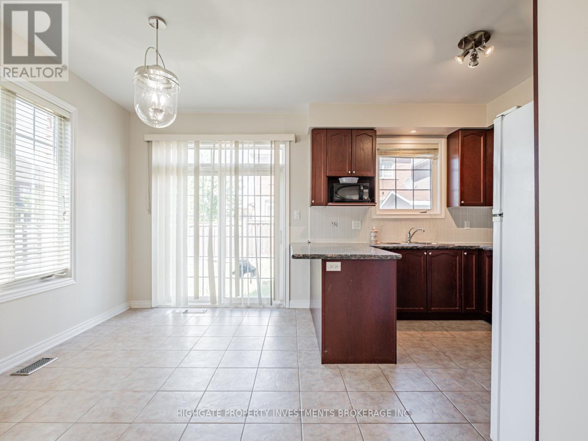 4399 Trail Blazer Way, Mississauga, ON - Indoor Photo Showing Kitchen