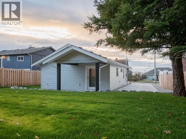 4678 Cook Ave, Powell River, BC - Outdoor