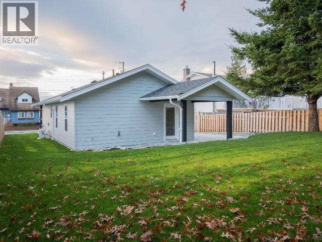 4678 Cook Ave, Powell River, BC - Outdoor