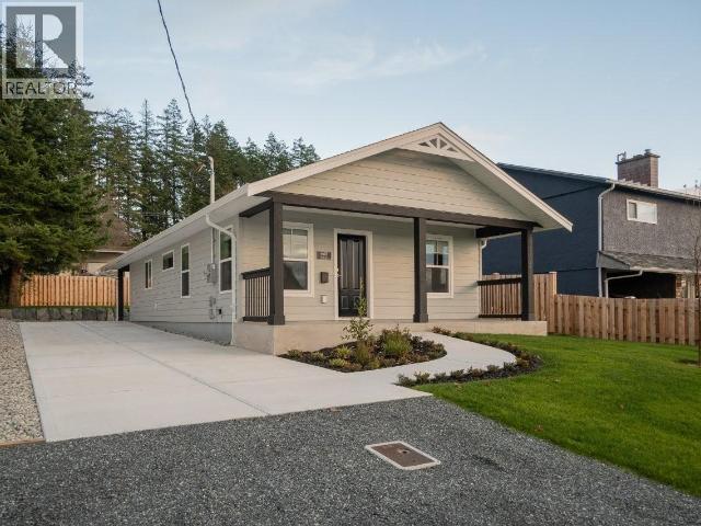 4678 Cook Ave, Powell River, BC - Outdoor