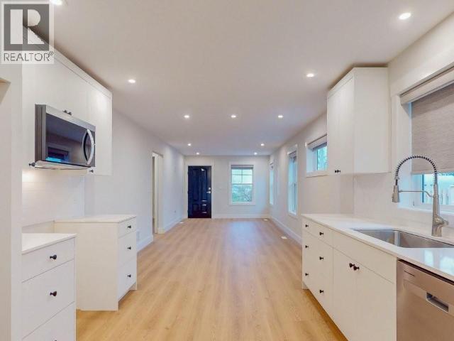 4678 Cook Ave, Powell River, BC - Indoor Photo Showing Kitchen