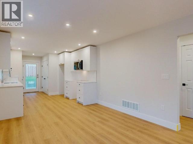 4678 Cook Ave, Powell River, BC - Indoor Photo Showing Kitchen