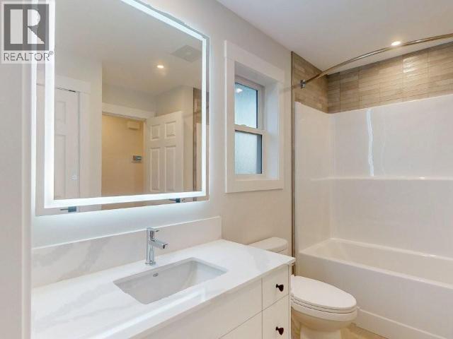 4678 Cook Ave, Powell River, BC - Indoor Photo Showing Bathroom