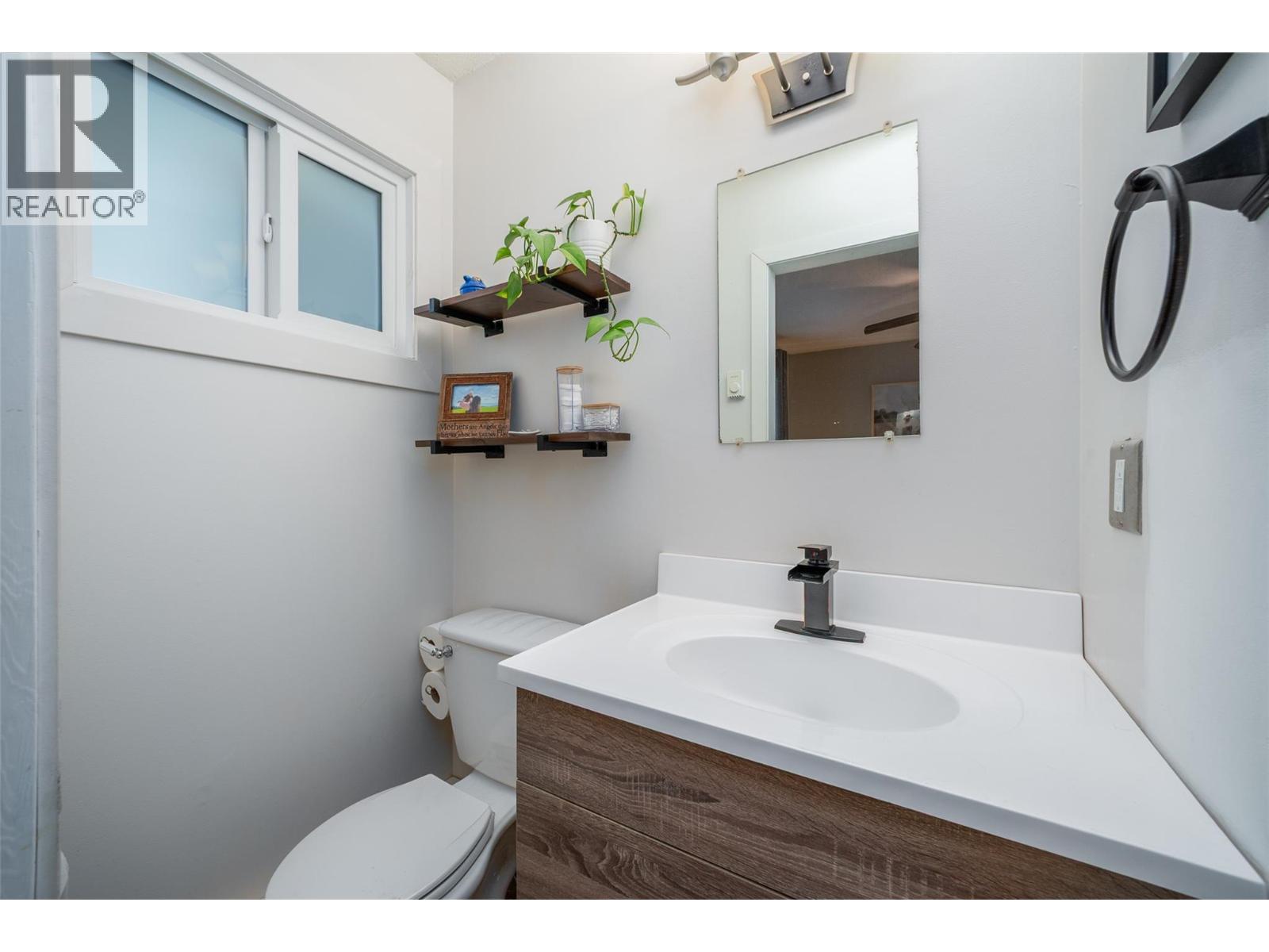 4840 Scotty Creek Road, Kelowna, BC - Indoor Photo Showing Bathroom