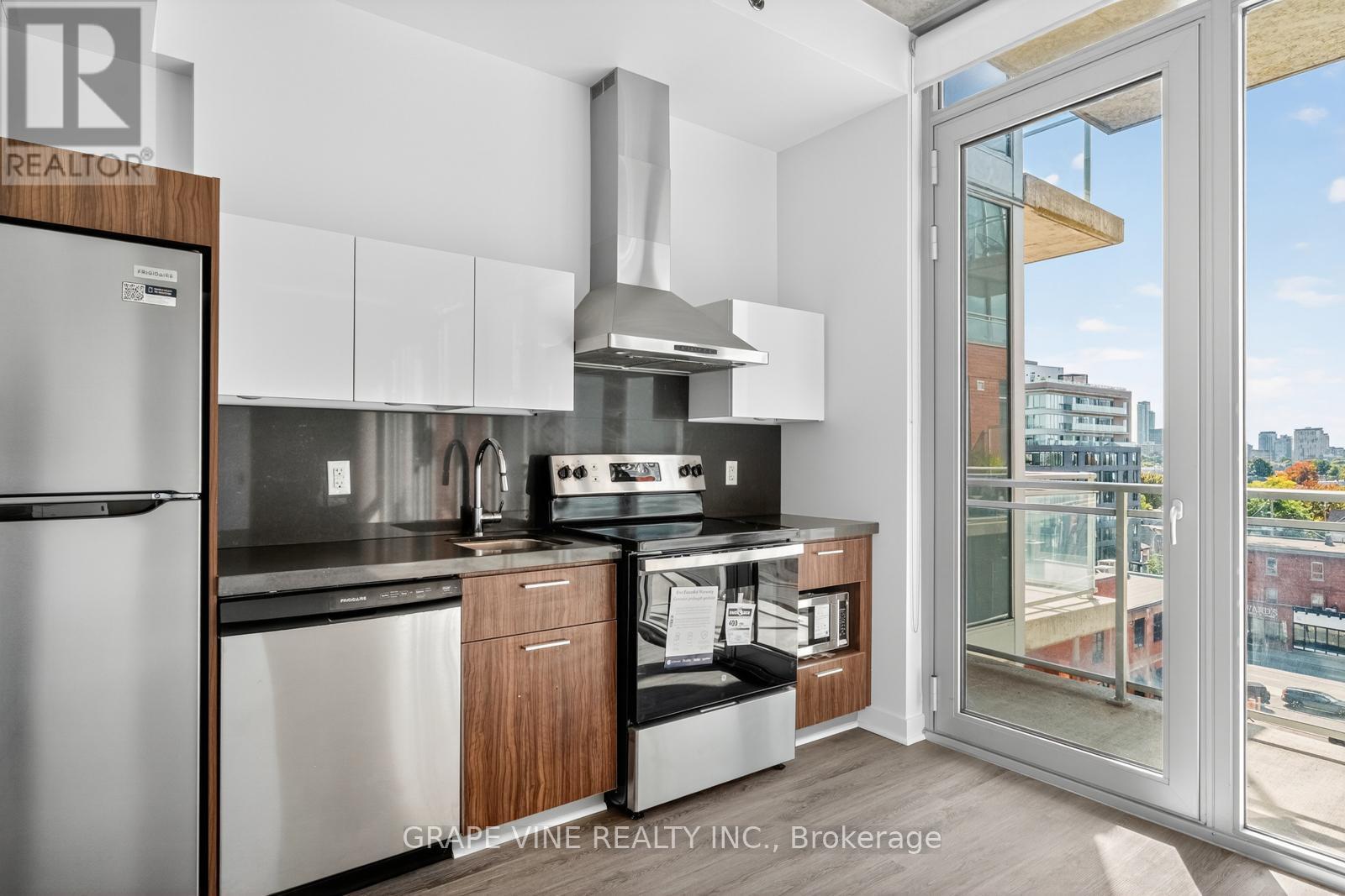 750 - 340 Mcleod Street, Ottawa, ON - Indoor Photo Showing Kitchen With Stainless Steel Kitchen