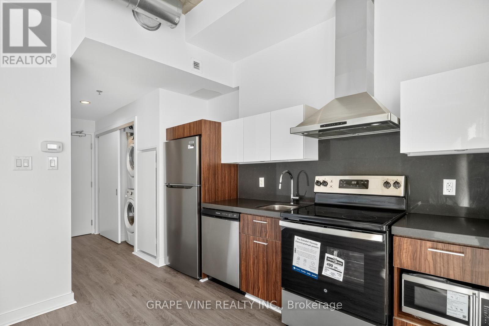 750 - 340 Mcleod Street, Ottawa, ON - Indoor Photo Showing Kitchen With Stainless Steel Kitchen