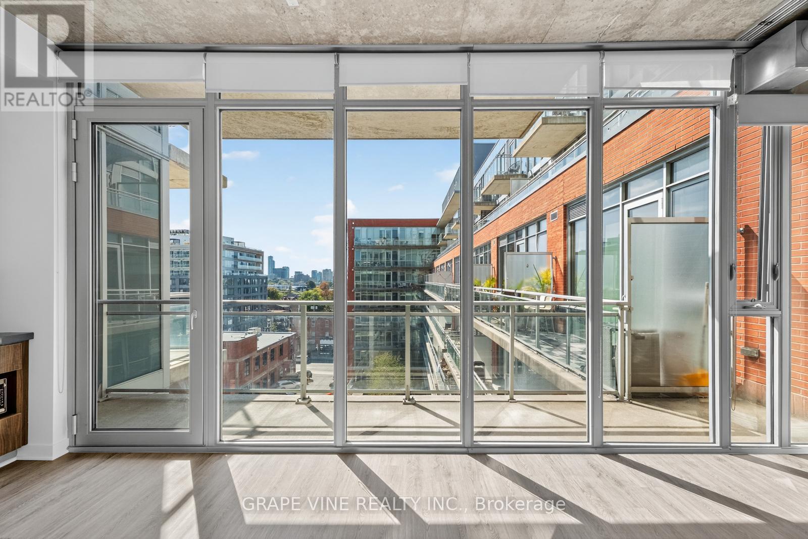 750 - 340 Mcleod Street, Ottawa, ON - With Exterior