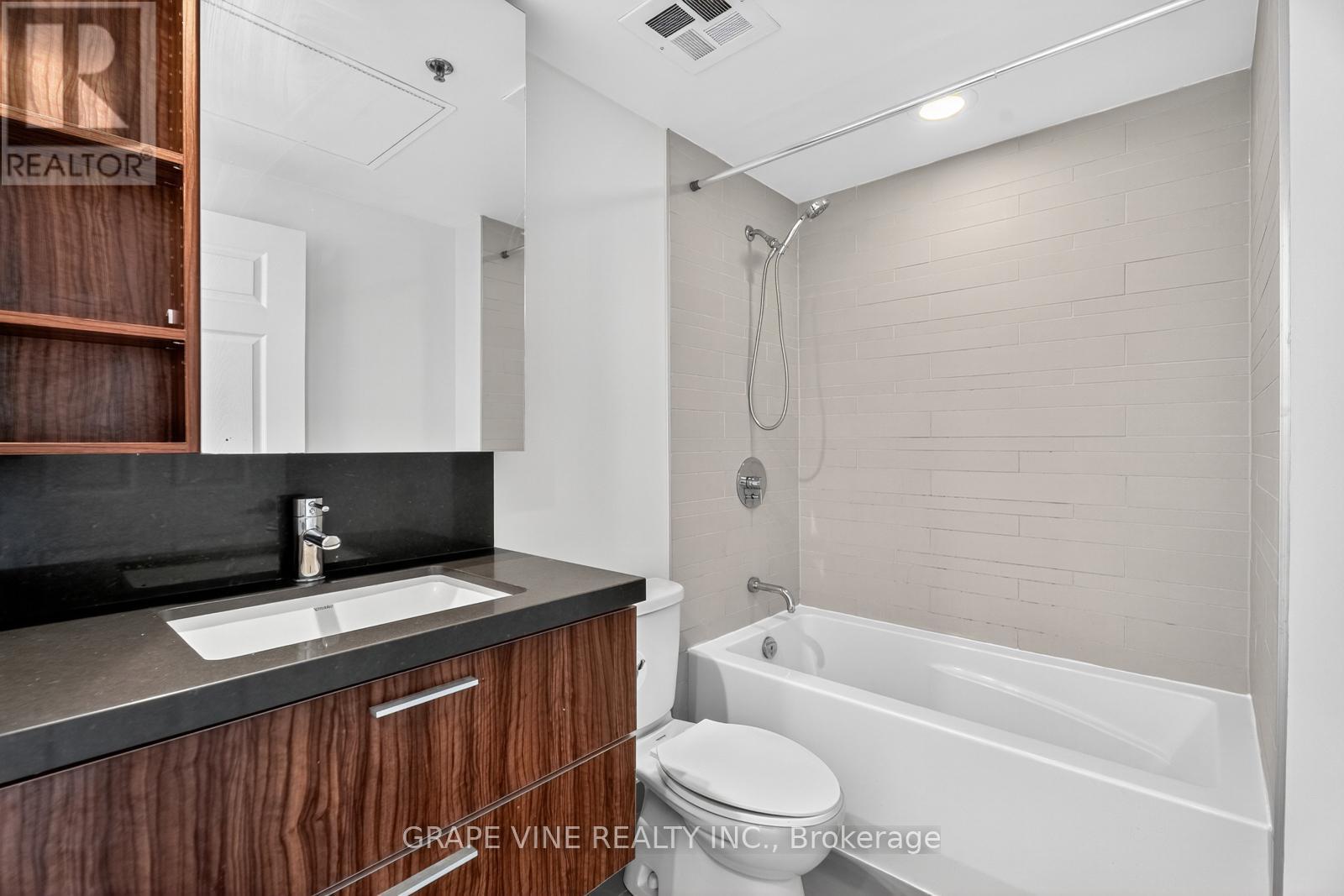 750 - 340 Mcleod Street, Ottawa, ON - Indoor Photo Showing Bathroom