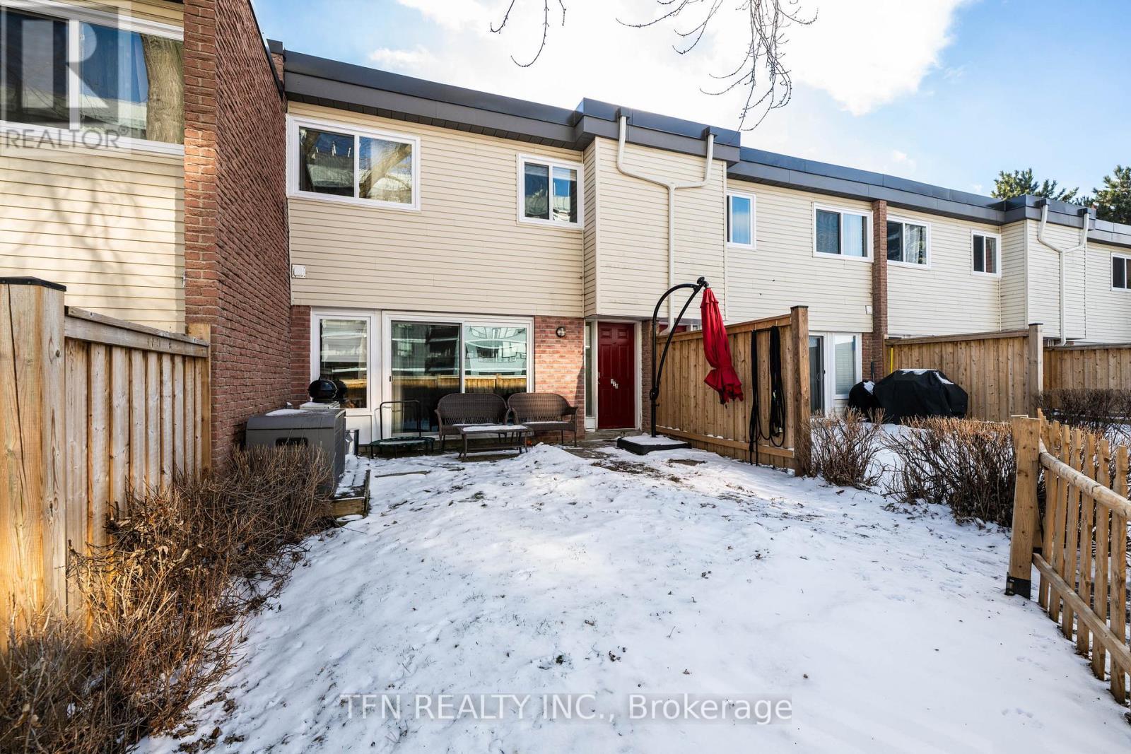 115 - 242 Milestone Crescent, Aurora, ON - Outdoor With Exterior