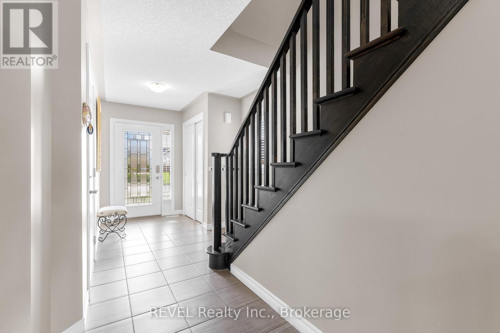102 Cittadella Boulevard, Hamilton, ON - Indoor Photo Showing Other Room
