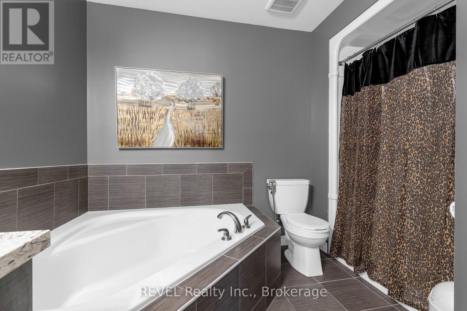 102 Cittadella Boulevard, Hamilton, ON - Indoor Photo Showing Bathroom