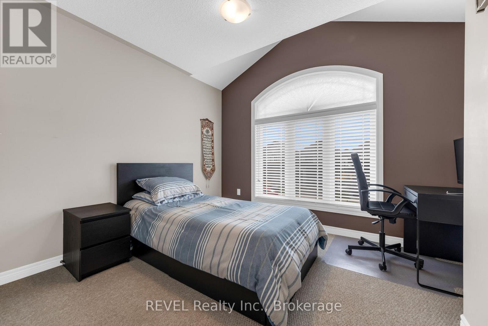 102 Cittadella Boulevard, Hamilton, ON - Indoor Photo Showing Bedroom