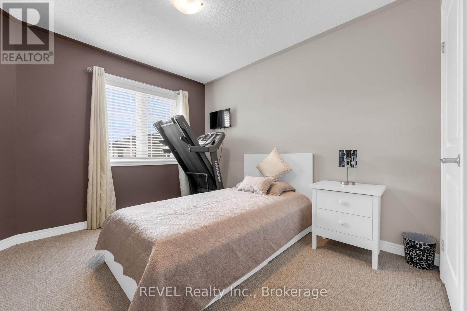 102 Cittadella Boulevard, Hamilton, ON - Indoor Photo Showing Bedroom