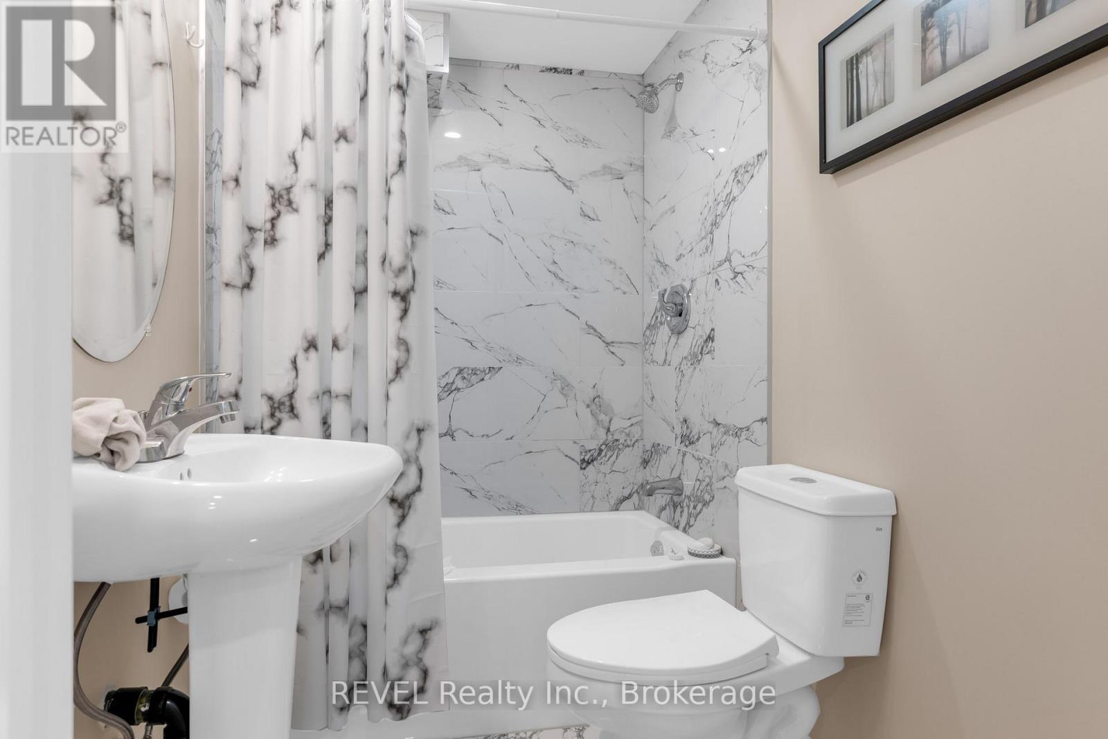 102 Cittadella Boulevard, Hamilton, ON - Indoor Photo Showing Bathroom