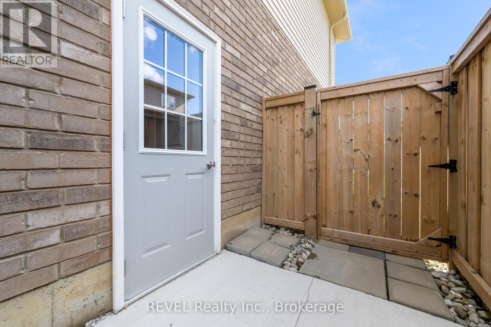 102 Cittadella Boulevard, Hamilton, ON - Outdoor With Exterior