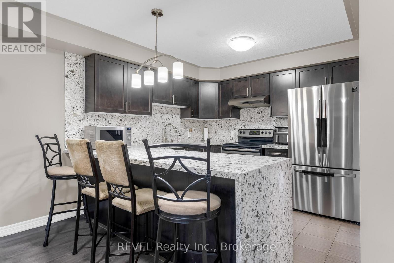 102 Cittadella Boulevard, Hamilton, ON - Indoor Photo Showing Kitchen