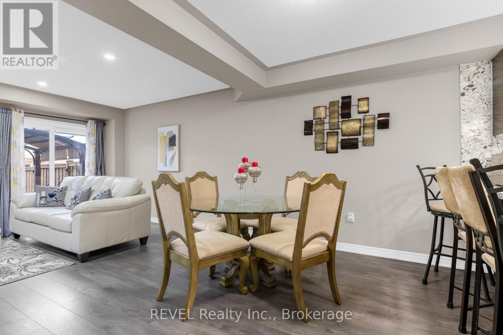 102 Cittadella Boulevard, Hamilton, ON - Indoor Photo Showing Dining Room